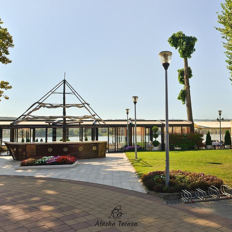 Tourist Resort Ribarsko Ostrvo - Resim 11