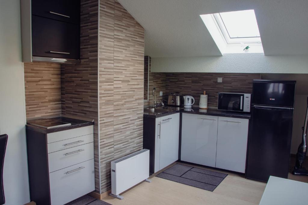 Kuchyň nebo kuchyňský kout v ubytování DB Bled Apartment