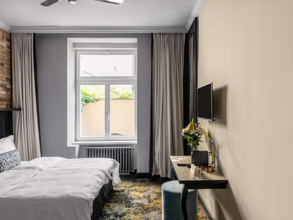 
Medium Studio with Kitchenette
