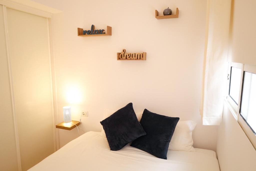 Postel nebo postele na pokoji v ubytování Elegant Sea View