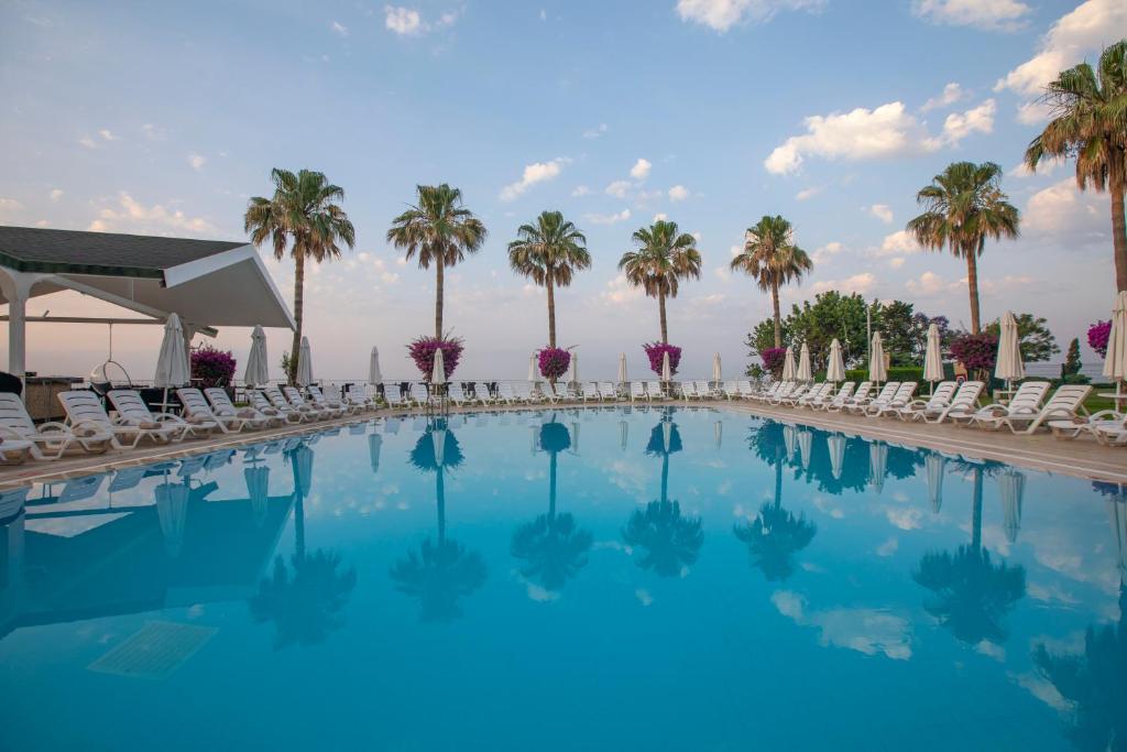 لابی و فضای عمومی Falcon Hotel - تصویر ۵