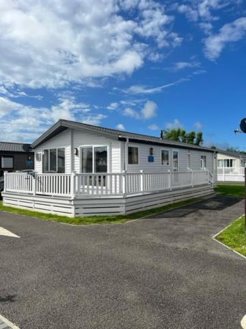 Fotografie z fotogalerie ubytování Lodge Caravan on Holiday Park v destinaci Chichester