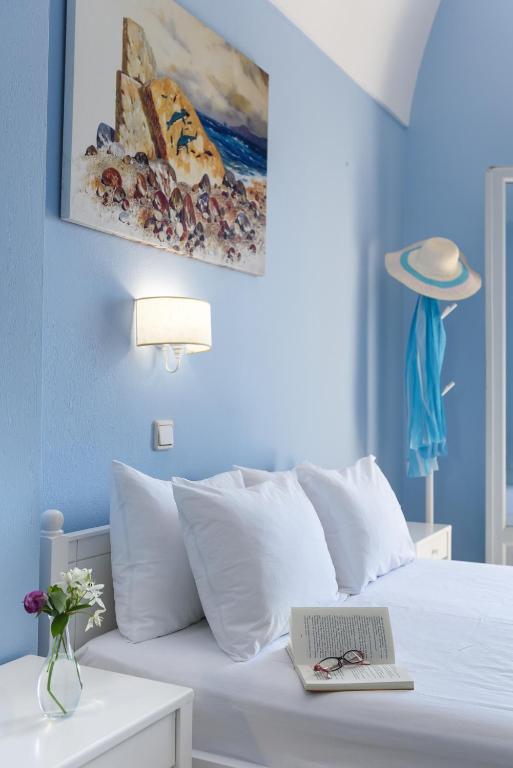 Postel nebo postele na pokoji v ubytování Glaros Hotel