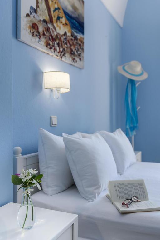 Postel nebo postele na pokoji v ubytování Glaros Hotel