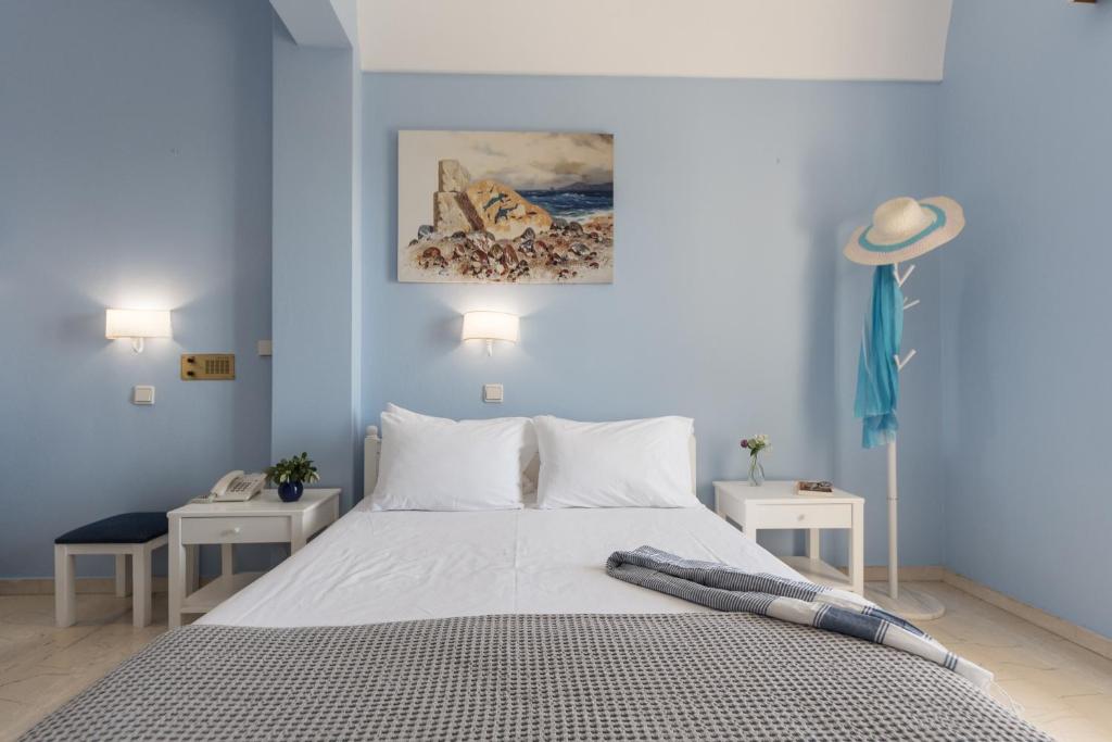 Postel nebo postele na pokoji v ubytování Glaros Hotel
