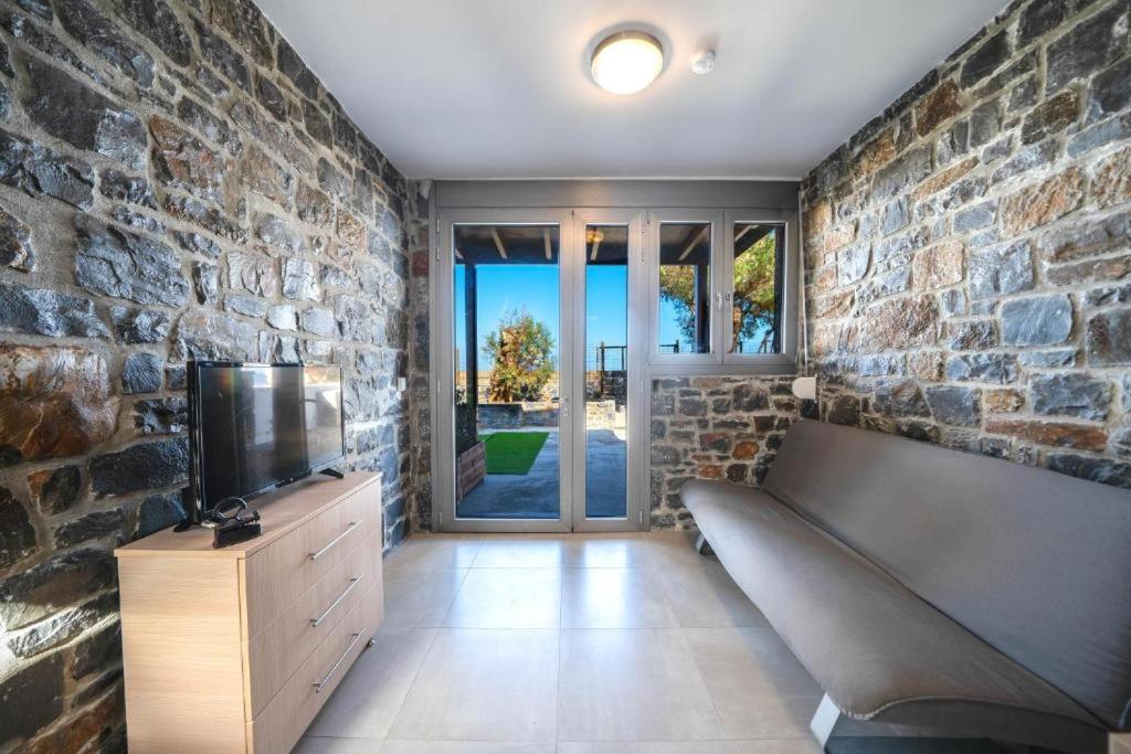 Część wypoczynkowa w obiekcie TerraZeus - Stone House Beachfront 1