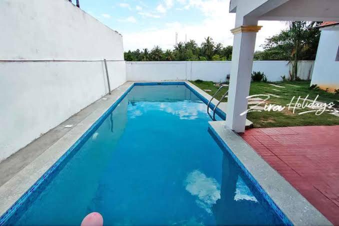 Bazén v ubytování ECR Holiday nebo v jeho okolí