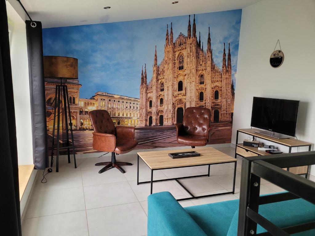 a living room with a painting of a cathedral at Il Vialetto , appartement Milano , spacieux, tout confort, au calme in Jeumont