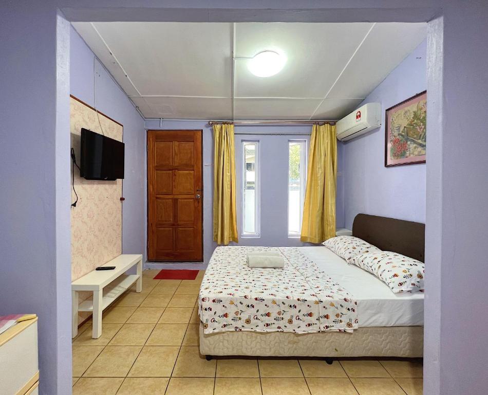 Voodi või voodid majutusasutuse Merdeka Guest House 2 toas