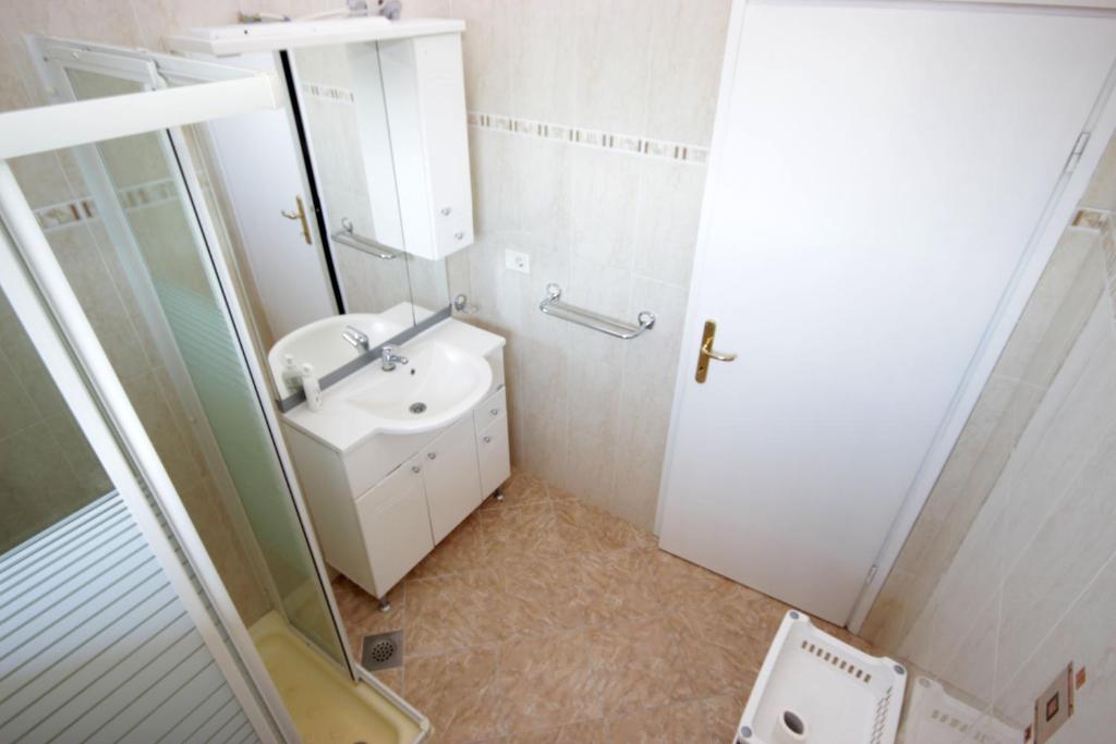 Koupelna v ubytování Apartments Fjolla