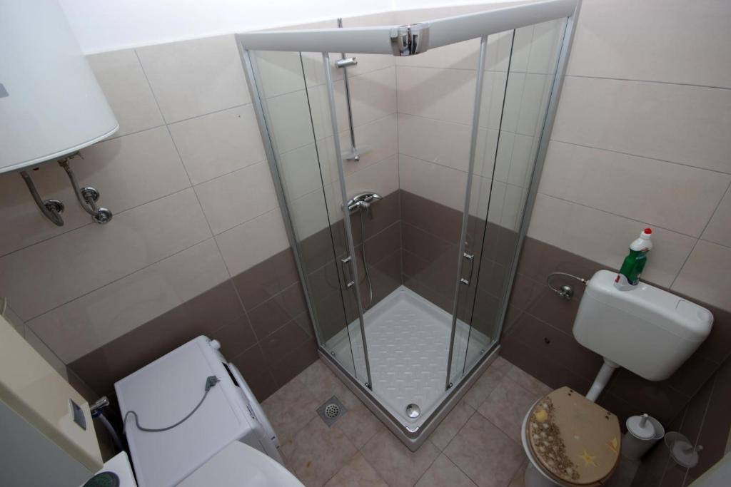 Koupelna v ubytování Apartments Fjolla