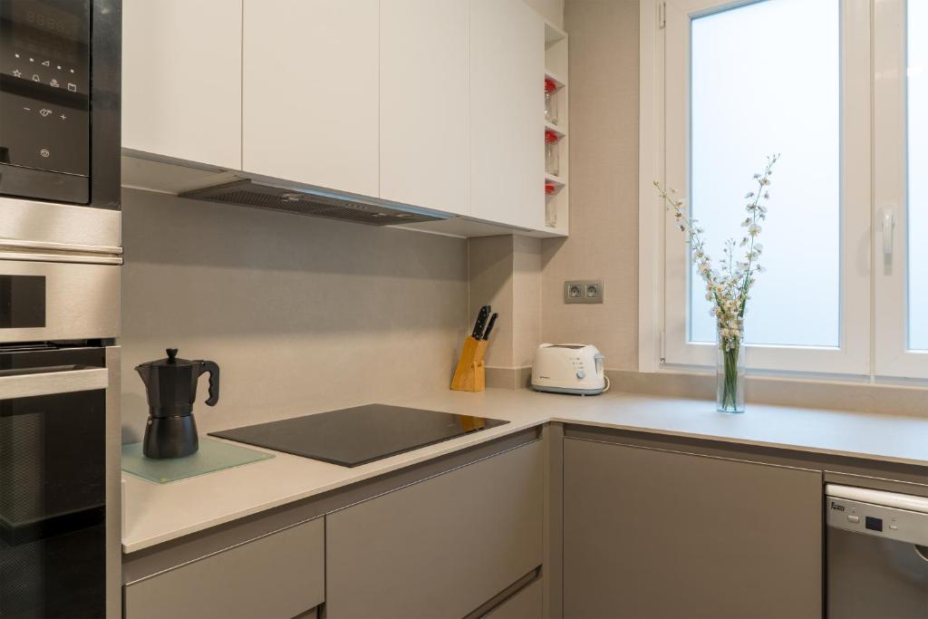 Kuchyň nebo kuchyňský kout v ubytování Ibarrola Apartment by People Rentals