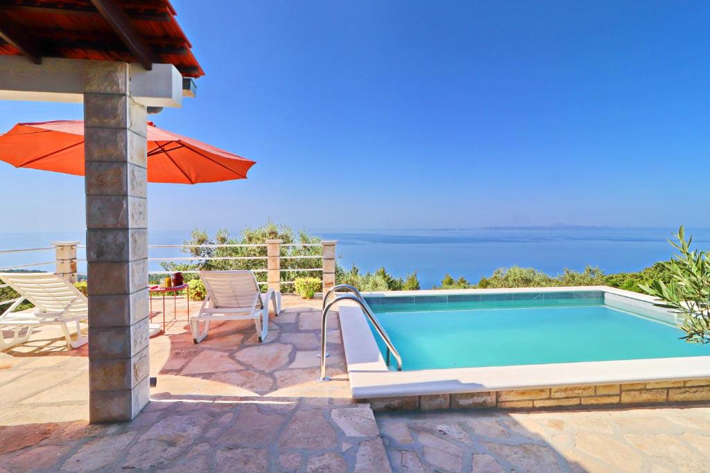 A piscina localizada em Holiday Home Zule ou nos arredores
