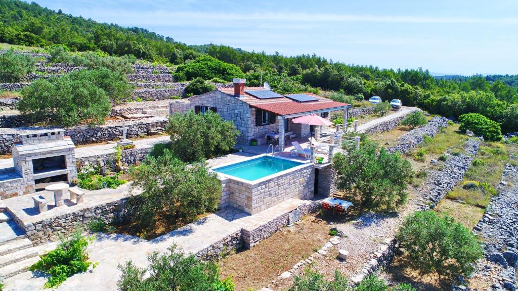 A piscina localizada em Holiday Home Zule ou nos arredores