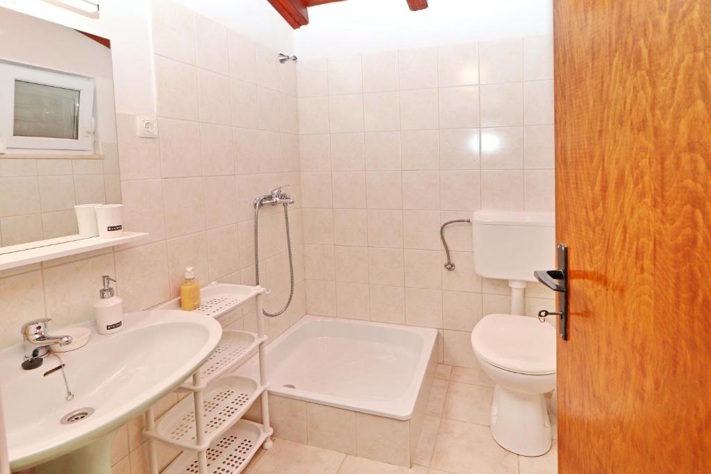 Um banheiro em Holiday Home Zule