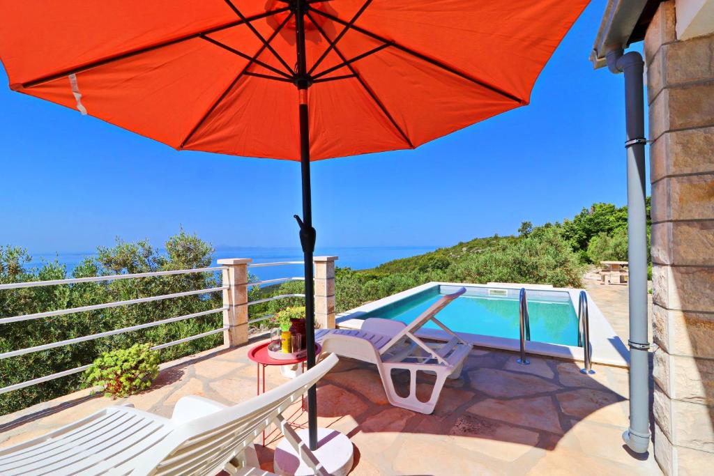 A piscina localizada em Holiday Home Zule ou nos arredores