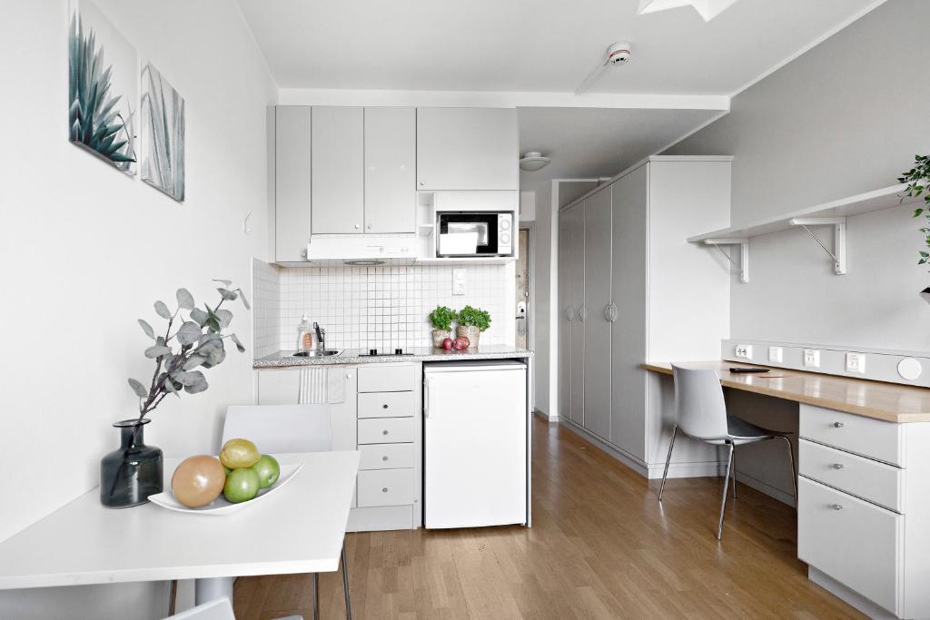 Kuchyň nebo kuchyňský kout v ubytování Forenom Aparthotel Stockholm Alvik