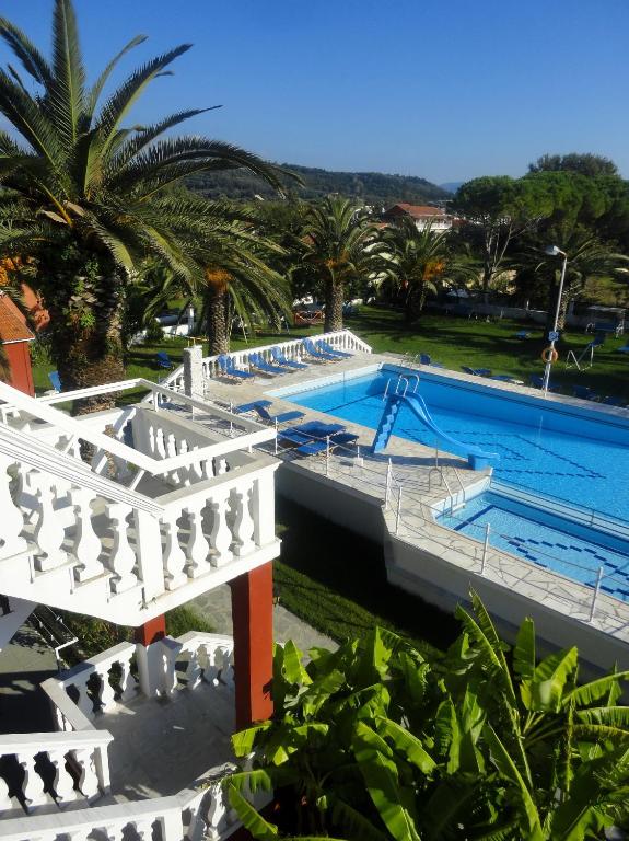 Bazén v ubytování Palma Sidari Corfu nebo v jeho okolí