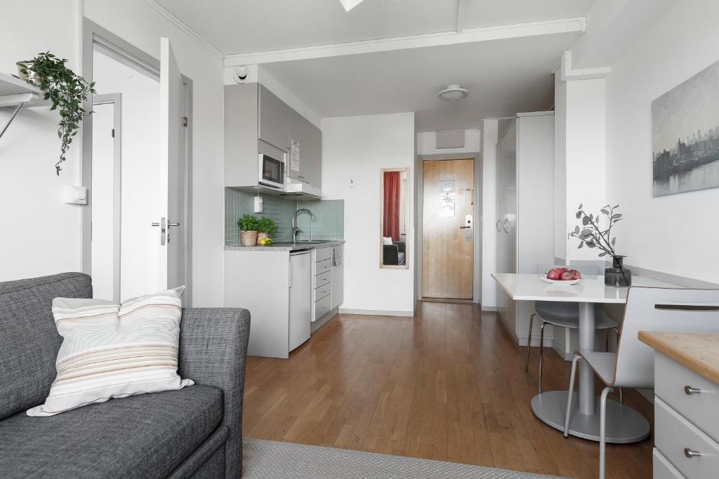 Kuchyň nebo kuchyňský kout v ubytování Forenom Aparthotel Stockholm Alvik