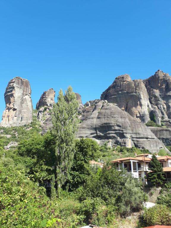 The house under the rocks of Meteora 2 - 13
