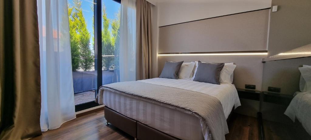 Postel nebo postele na pokoji v ubytování LUXSUITES