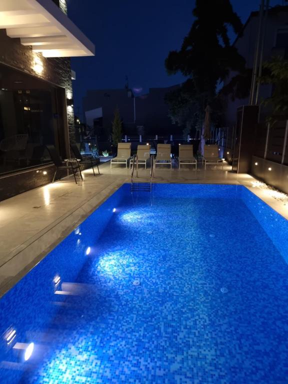 Bazén v ubytování LUXSUITES nebo v jeho okolí