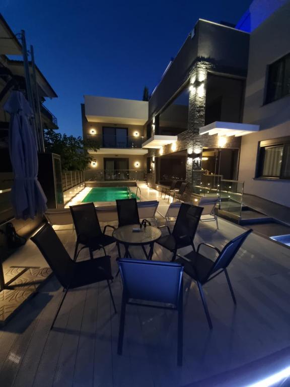 Bazén v ubytování LUXSUITES nebo v jeho okolí