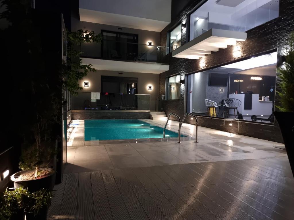 Bazén v ubytování LUXSUITES nebo v jeho okolí