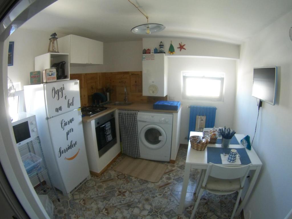 A kitchen or kitchenette at vistafaro55