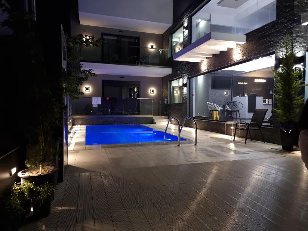 Bazén v ubytování LUXSUITES nebo v jeho okolí