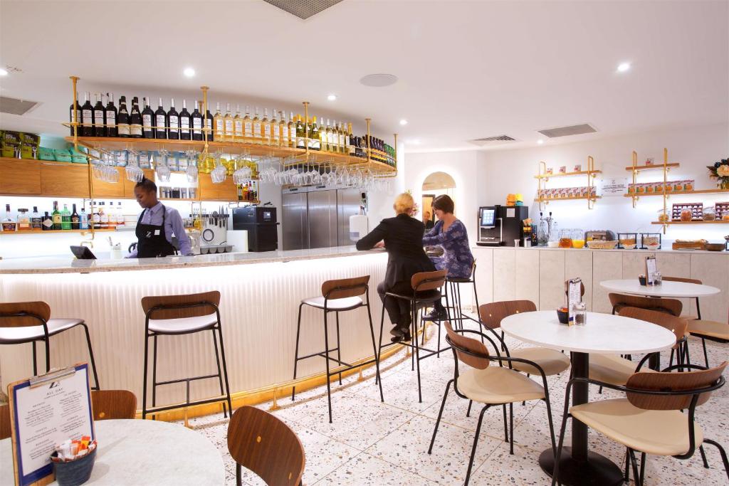 The Z Hotel Trafalgar - Resim 12