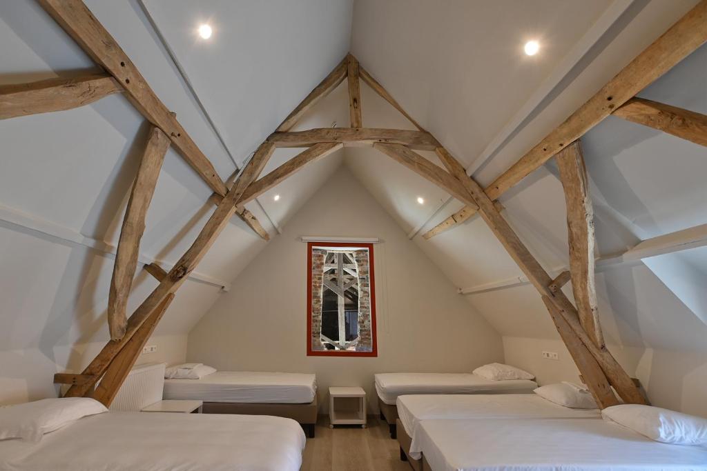 Postel nebo postele na pokoji v ubytování Hoeve Ten Rooden Duifhuize