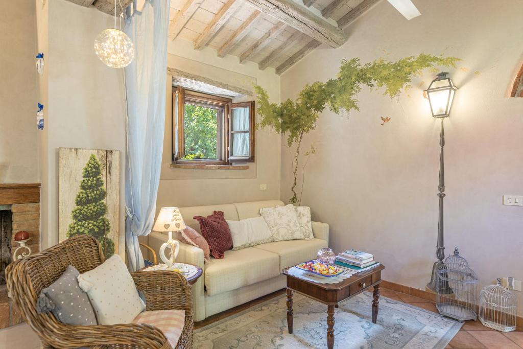 A seating area at LA CAPANNINA 2&2, Emma Villas