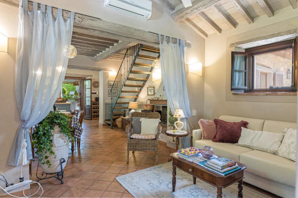 A seating area at LA CAPANNINA 2&2, Emma Villas