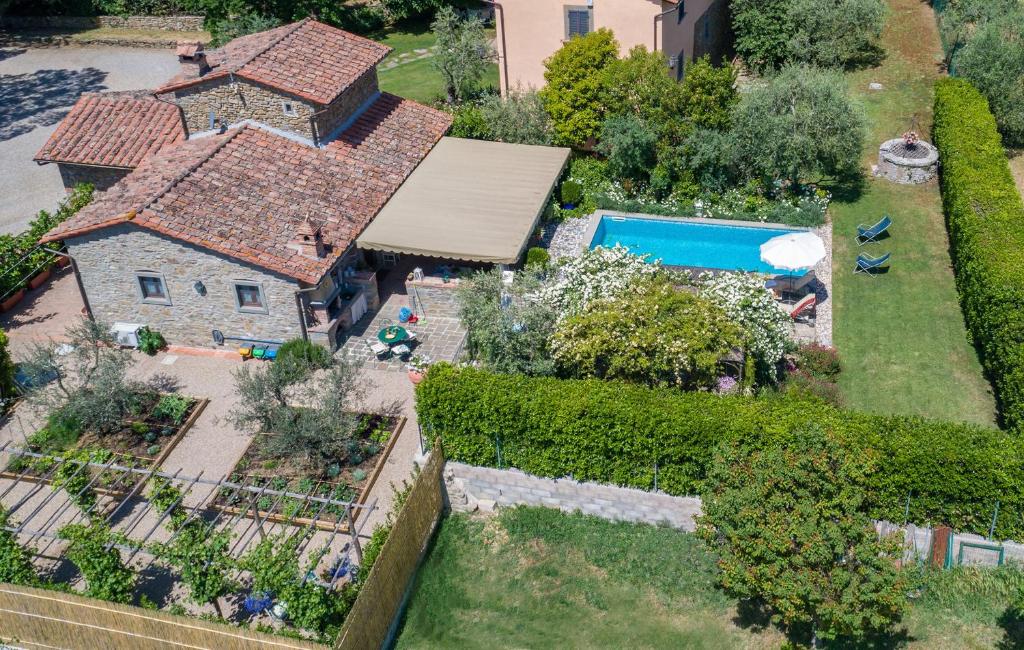 The swimming pool at or close to LA CAPANNINA 2&2, Emma Villas