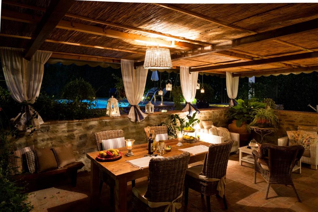 A seating area at LA CAPANNINA 2&2, Emma Villas