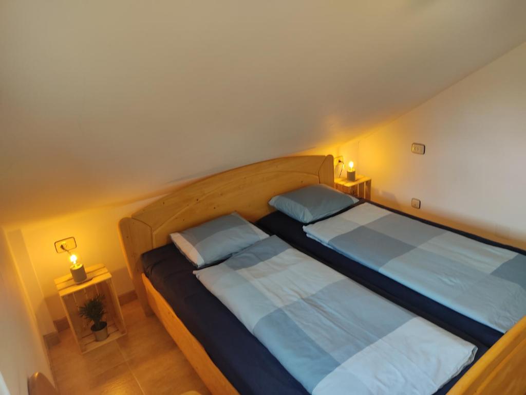 A bed or beds in a room at Casa completa - Camiño dos faros - Atlantico Malpica