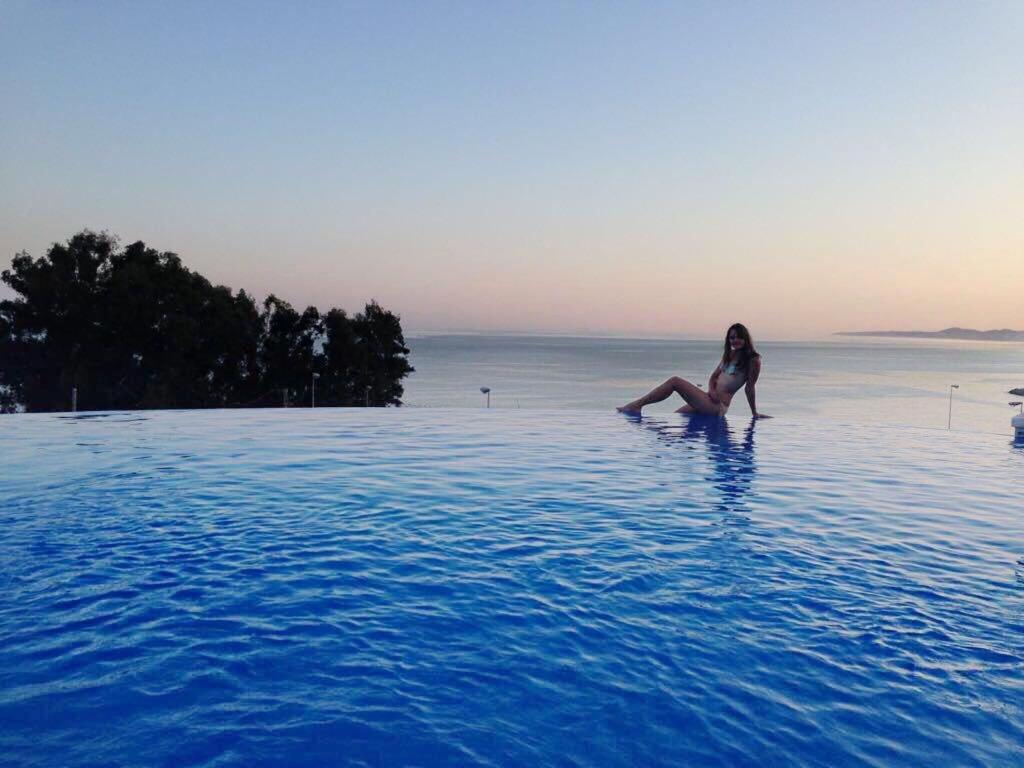 SUNNY HOUSE AT THE BEACH infinity pool shared - Maison De Quatre Chambres
