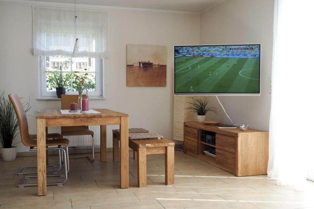 TV a/nebo společenská místnost v ubytování Grachtenkieker