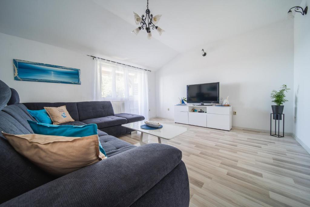 TV a/nebo společenská místnost v ubytování Apartment Matteo