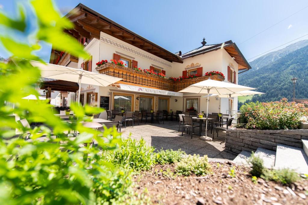 Nespecifikovaný výhled na hory nebo výhled na hory při pohledu z hotelu