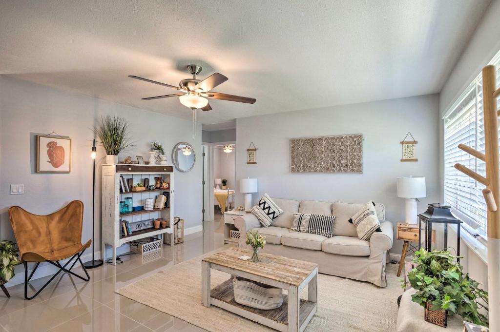 Family Friendly Home about 1 Mi to Beach Parks! - Housity