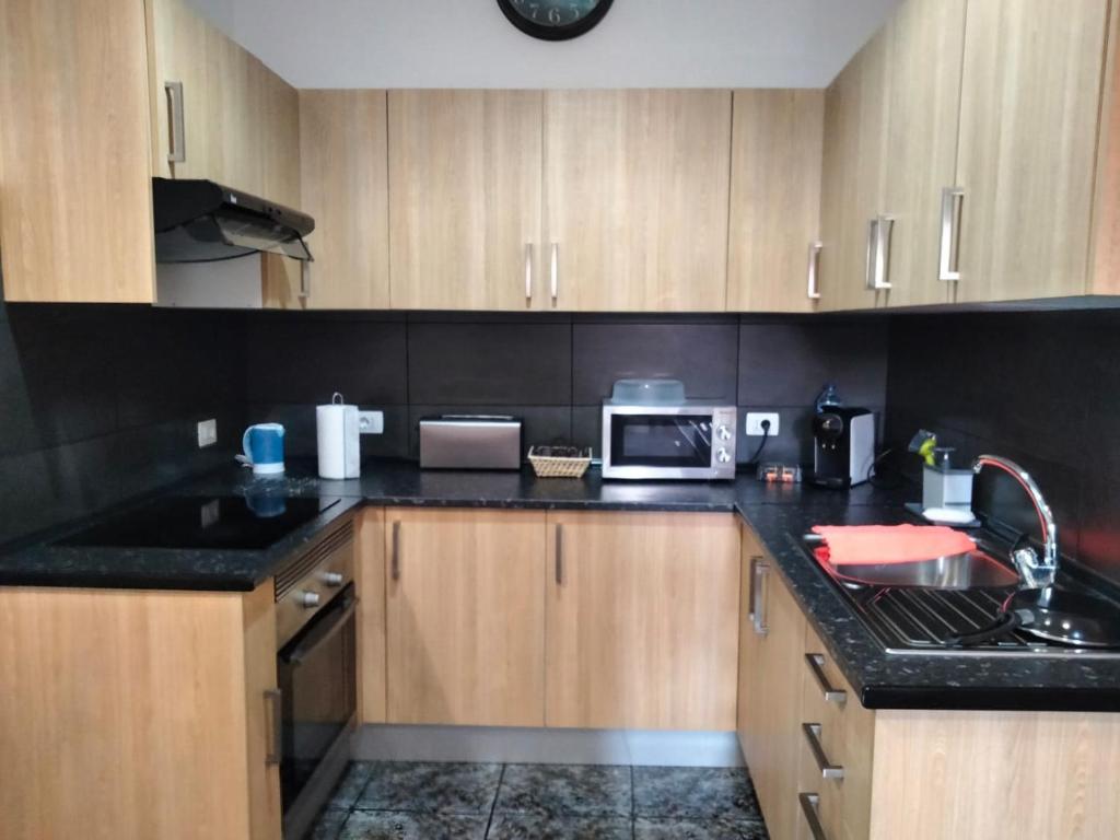 Kuchnia lub aneks kuchenny w obiekcie APARTAMENTOS La PEÑA A