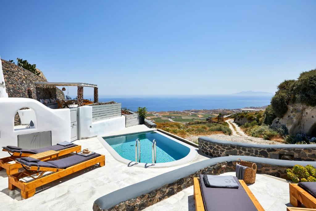 Bazén v ubytování El Verano Suites nebo v jeho okolí