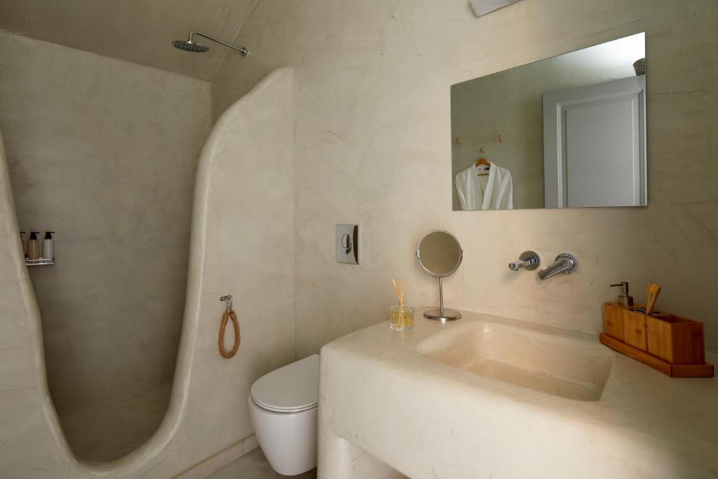 Koupelna v ubytování El Verano Suites