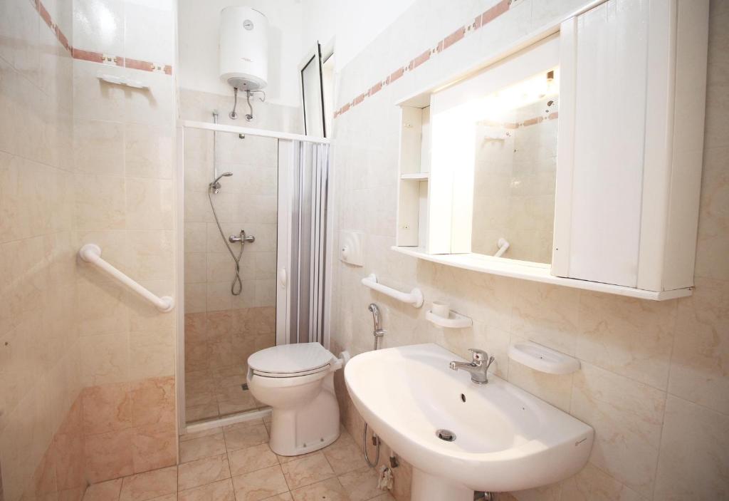 A bathroom at Casa Simone by RENTHOUSESALENTO