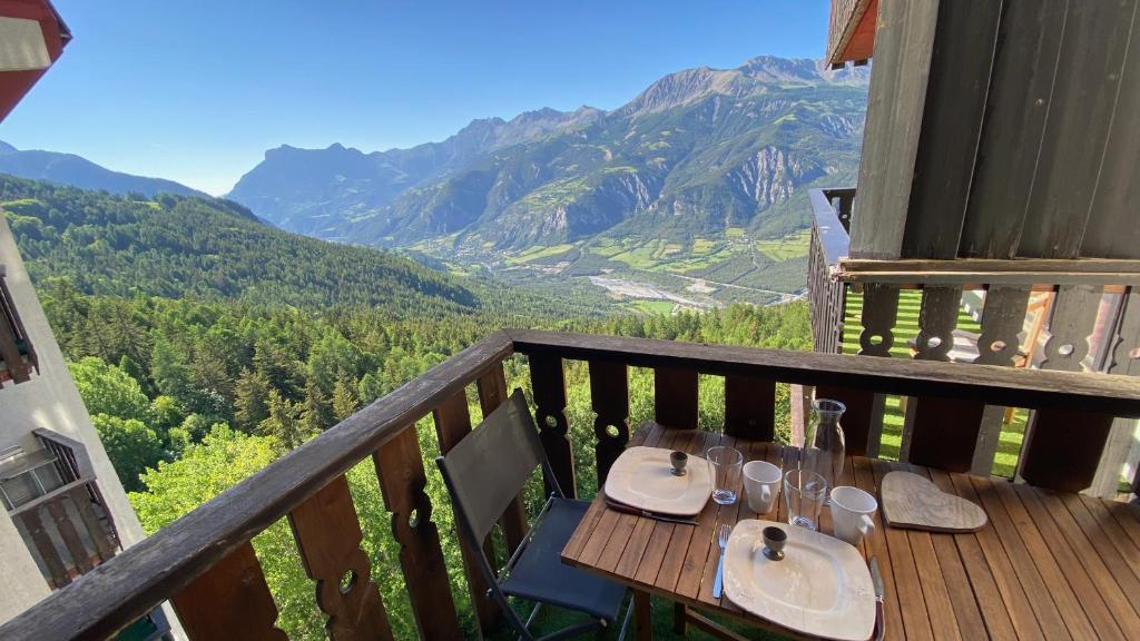 A balcony or terrace at Le Cosy Vertigineux