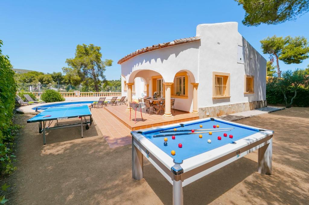Bazén v ubytování Villa Cinca by Villa Plus nebo v jeho okolí