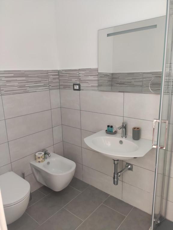 A bathroom at Ninfea Tropea City Rooms