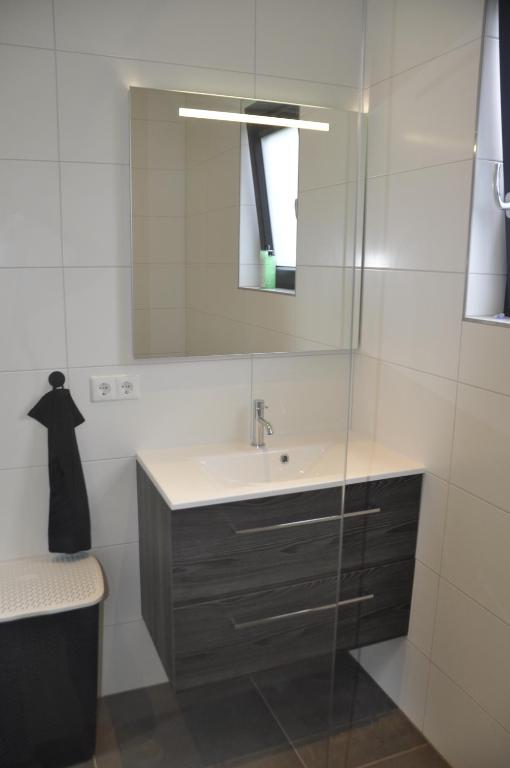 Koupelna v ubytování The White Oak - Luxe 4 persoons bungalow met prive sauna